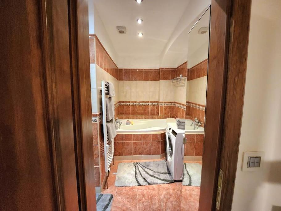 Spacious 6min From The Dancing House Apartament Praga
