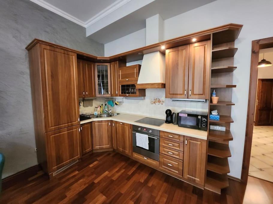 Spacious 6min From The Dancing House Apartament